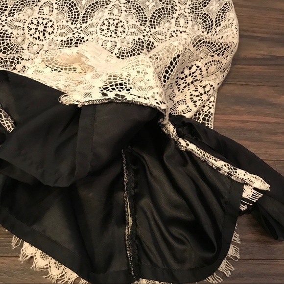 🎉5x HP🎉 Julie Haus Lace Black & White Silk Skirt - Picture 3 of 6